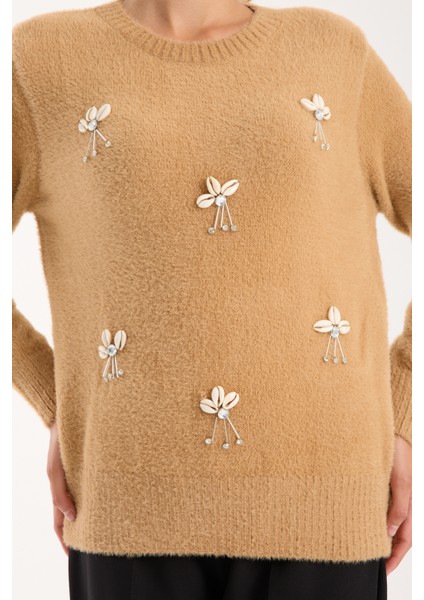 Kadın Bej Sakal Iplik Önü Aksesuarlı Bisiklet Yaka Triko Kazak modelleri