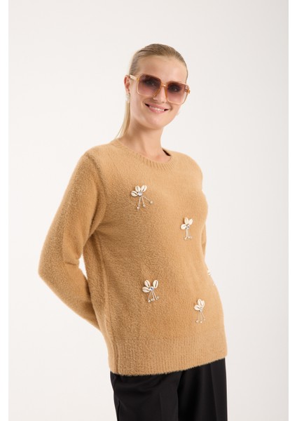 Kadın Bej Sakal Iplik Önü Aksesuarlı Bisiklet Yaka Triko Kazak fırsatları