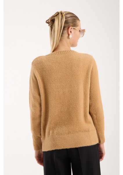 Kadın Bej Sakal Iplik Önü Aksesuarlı Bisiklet Yaka Triko Kazak