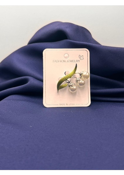 Zarif Incili Yaka Broşu