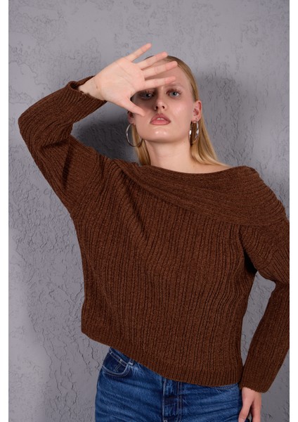 Kadın Acı Kahve Şönil Kadife Carmen Yaka Triko Kazak indirimleri