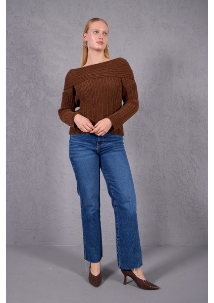 Kadın Acı Kahve Şönil Kadife Carmen Yaka Triko Kazak