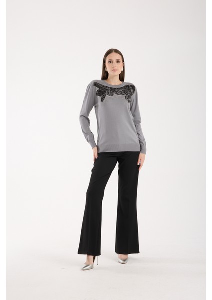 Kadın Gri Elit Viskon Kumaş Taş Detaylı Bisiklet Yaka Triko Bluz