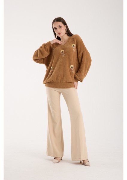 Kadın Taba Sakal Iplik Balon Kollu Boncuk Nakışlı V Yaka Triko Kazak