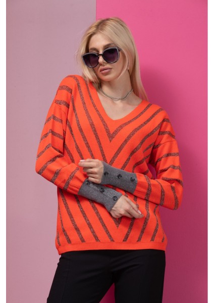 Turuncu Çizgili V Yaka Kadın Kazak