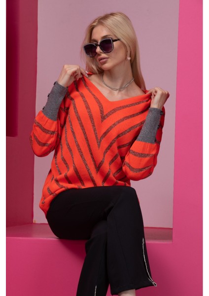 Turuncu Çizgili V Yaka Kadın Kazak fırsatları