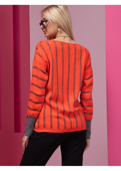 Turuncu Çizgili V Yaka Kadın Kazak