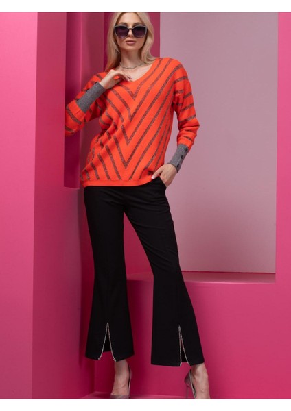 Turuncu Çizgili V Yaka Kadın Kazak