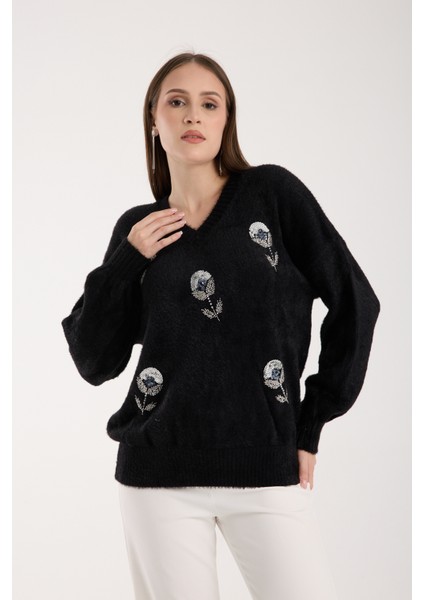 Kadın Siyah Sakal Iplik Balon Kollu Boncuk Nakışlı V Yaka Triko Kazak