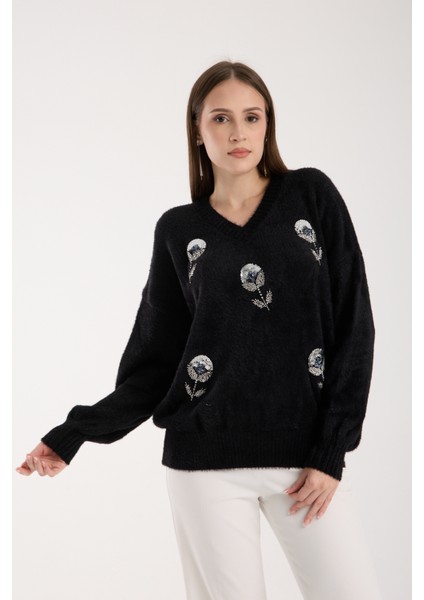 Kadın Siyah Sakal Iplik Balon Kollu Boncuk Nakışlı V Yaka Triko Kazak indirimleri