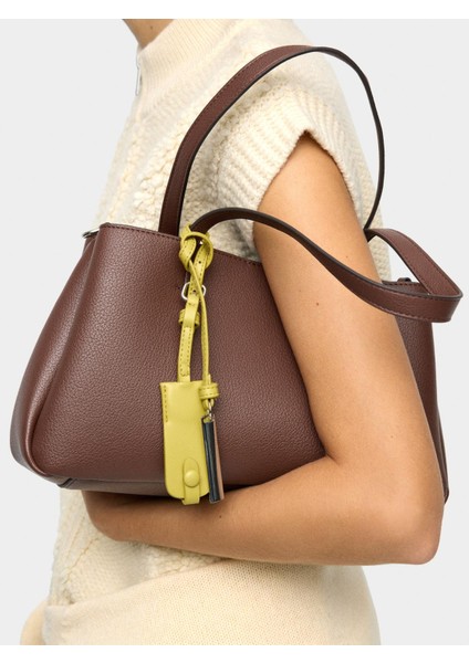 Charm'lı Düz Tote Çanta fiyatları