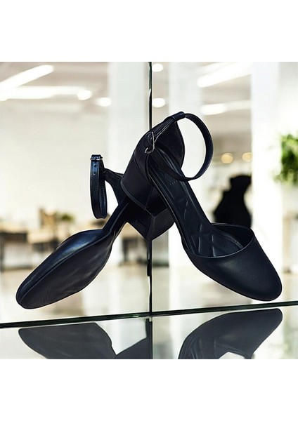 Kısa 5 cm Kalın Topuklu Önü Kapalı Bilekten Bağlı Bayan Ayakkabı