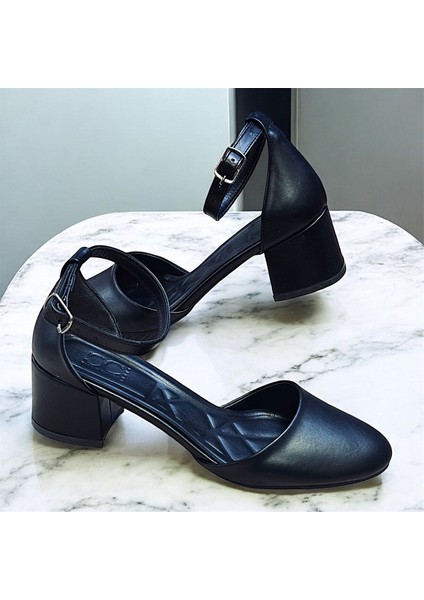 Kısa 5 cm Kalın Topuklu Önü Kapalı Bilekten Bağlı Bayan Ayakkabı modelleri