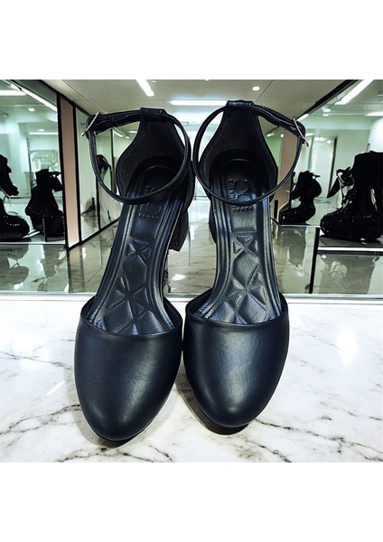 Kısa 5 cm Kalın Topuklu Önü Kapalı Bilekten Bağlı Bayan Ayakkabı fırsatları