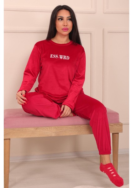 Kadın Sloganlı Uzun Kollu Paçası Manşetli Kadife Pijama Takımı fırsatları