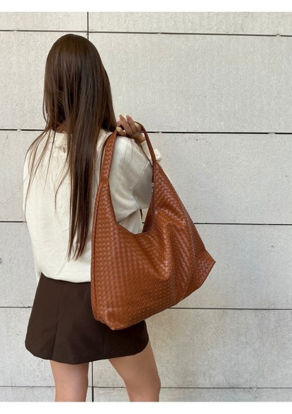 Verona Örgü Dokulu Salaş Görünümlü ve Geniş Hacimli Kadın Omuz Çantası(: Boy 28*en 48*TABAN12 Cm)