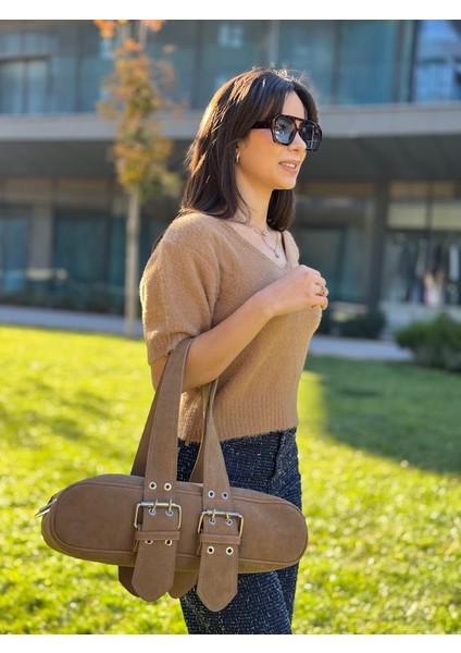 Çift Tokalı Süet Sosis Çanta modelleri