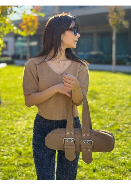 Çift Tokalı Süet Sosis Çanta indirimleri