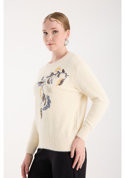 Kadın Ekru Sakal Iplik Yaprak Desenli Boncuk Nakışlı Bisiklet Yaka Triko Kazak fiyatları