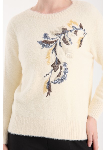 Kadın Ekru Sakal Iplik Yaprak Desenli Boncuk Nakışlı Bisiklet Yaka Triko Kazak modelleri