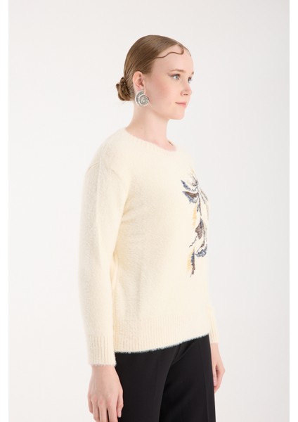 Kadın Ekru Sakal Iplik Yaprak Desenli Boncuk Nakışlı Bisiklet Yaka Triko Kazak fırsatları