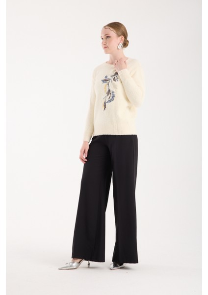 Kadın Ekru Sakal Iplik Yaprak Desenli Boncuk Nakışlı Bisiklet Yaka Triko Kazak