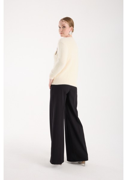 Kadın Ekru Sakal Iplik Yaprak Desenli Boncuk Nakışlı Bisiklet Yaka Triko Kazak