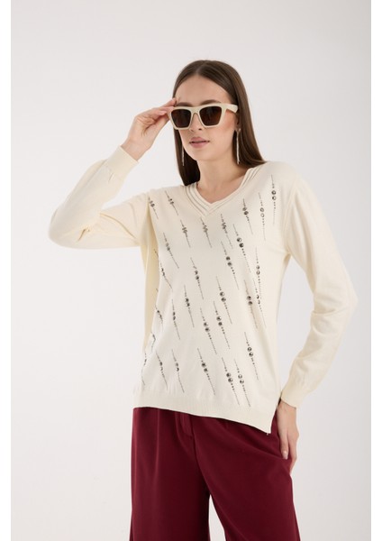 Kadın Ekru Elit Viskon Kumaş Taş Detaylı Sim Biyeli Yan Yırtmaçlı V Yaka Triko Bluz