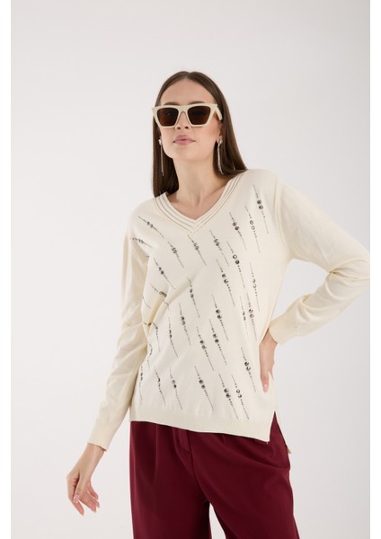 Kadın Ekru Elit Viskon Kumaş Taş Detaylı Sim Biyeli Yan Yırtmaçlı V Yaka Triko Bluz fırsatları