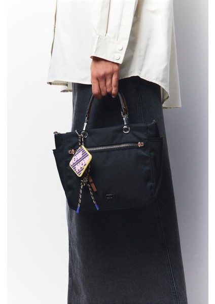 Desenli Teknik Kumaş Çıkarılabilir Aksesuarlı Tote Çanta