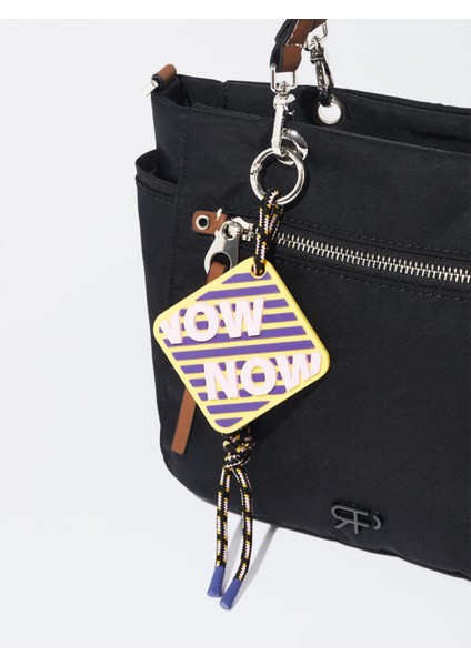 Desenli Teknik Kumaş Çıkarılabilir Aksesuarlı Tote Çanta fırsatları