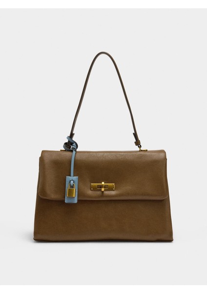 Kapaklı ve Çapraz Askılı Çanta