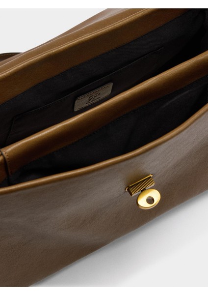 Kapaklı ve Çapraz Askılı Çanta indirimleri