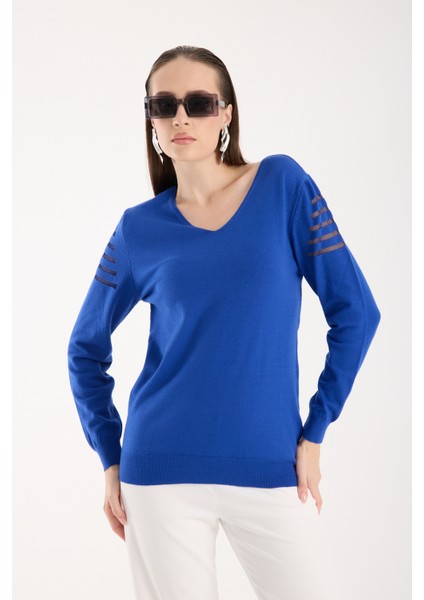 Kadın Saks Mavisi Simli Kumaş Detaylı V Yaka Triko Bluz fırsatları