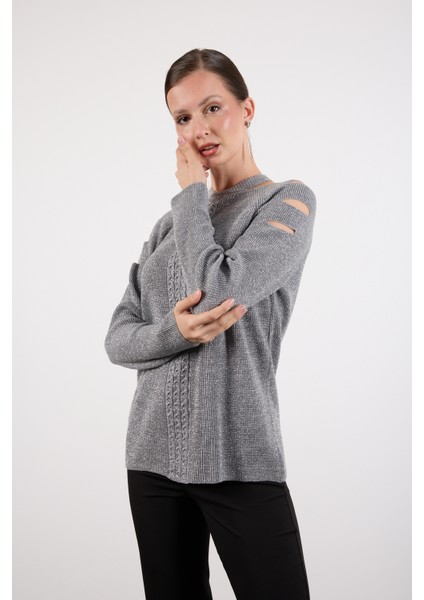 Kadın Gri Omuzları Kesik Detaylı Reglan Kollu Simli Triko Kazak