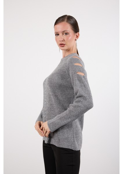 Kadın Gri Omuzları Kesik Detaylı Reglan Kollu Simli Triko Kazak fırsatları