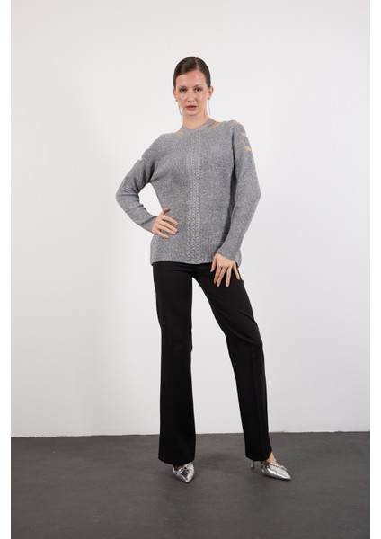 Kadın Gri Omuzları Kesik Detaylı Reglan Kollu Simli Triko Kazak