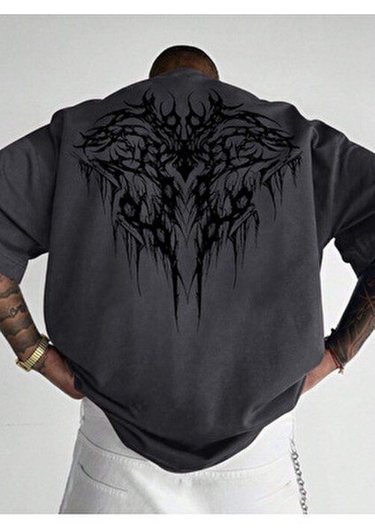 Erkek Oversize Gotil Desen Baskılı T-Shirt Rahat ve Şık Tasarım