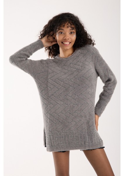 Kadın Gri Simli Sakal Iplik Yan Yırtmaçlı Bisiklet Yaka Triko Kazak indirimleri