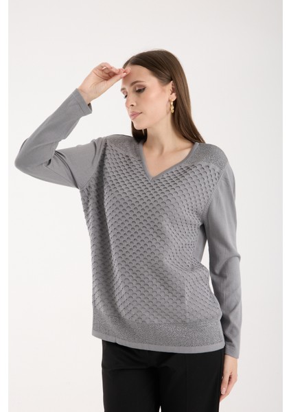 Kadın Gri Viskon Kumaş V Yaka Simli Triko Bluz