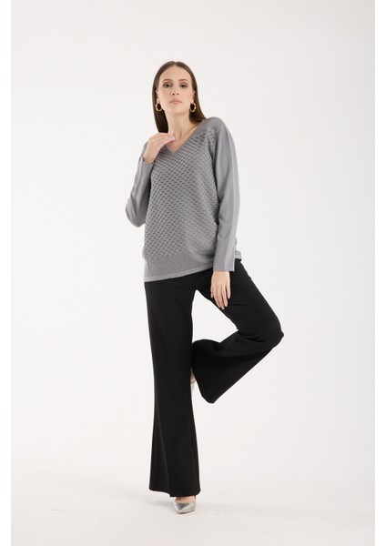 Kadın Gri Viskon Kumaş V Yaka Simli Triko Bluz