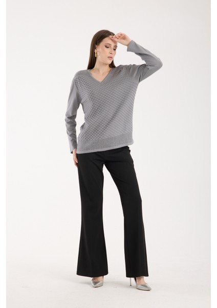 Kadın Gri Viskon Kumaş V Yaka Simli Triko Bluz