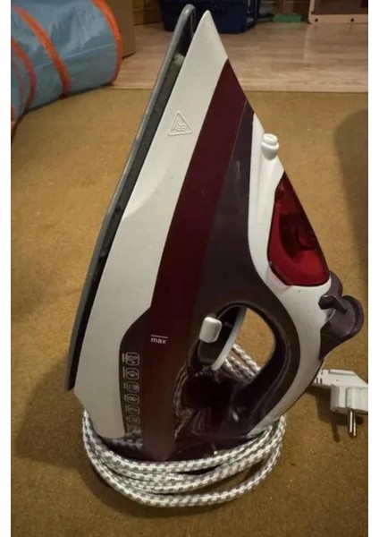 Yeni Nesil Kırmızı Buharlı Ütü 2200 Watt Seramik Tabanlı Yüksek Buhar Gücü modelleri