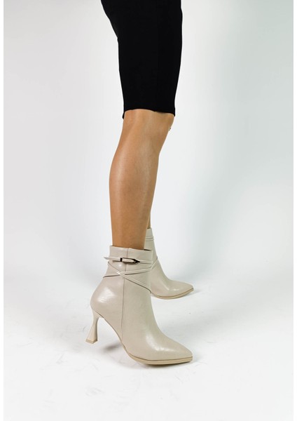 Bej Renk Sivri Burun Kadeh Topuk Fermuarlı Kadın Bot fiyatları