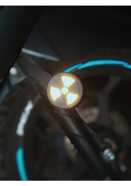 Kırmızı Papağan Anahtarlık – Örgü Desenli Sert ve Ağır Figür | Tropik Dekoratif Aksesuar indirimleri