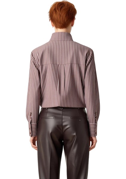 Kadın Çizgili Oversize Gömlek Modern Kesim ve Yüksek Yaka Detayları Ile Şıklık Sunar Rahat indirimleri