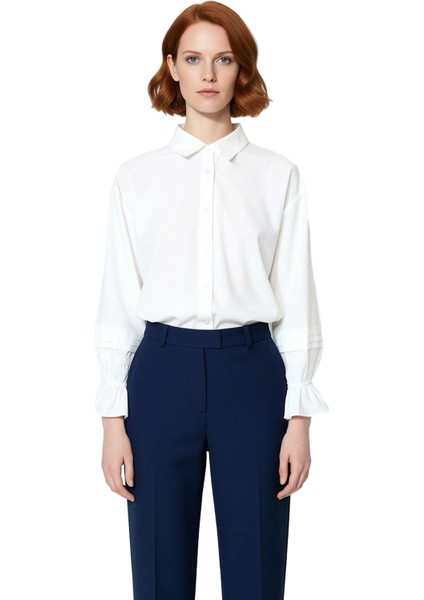 Kadın Dokuma Gömlek Zarif Balon Kol Detayları ve Klasik Yaka Kesimi Ile Şık Görünüm Modern