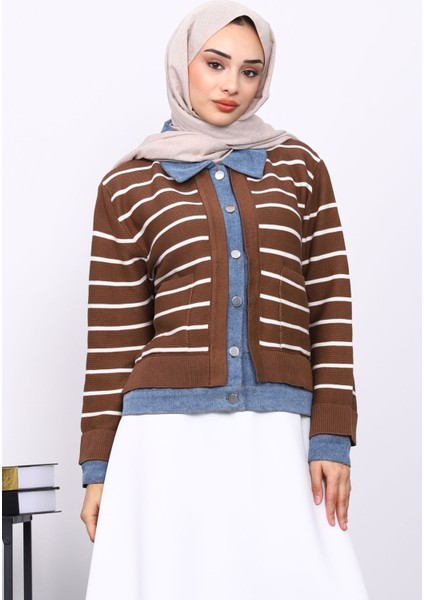 Kahverengi Düğmeli Kot Detaylı Triko Hırka modelleri