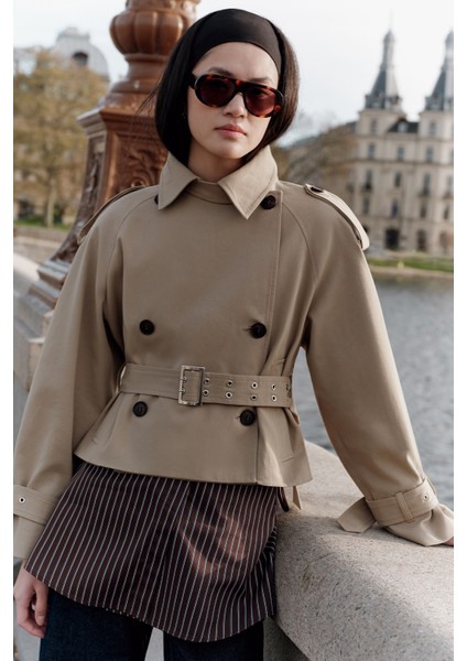 Kemerli Kısa Trençkot Kum