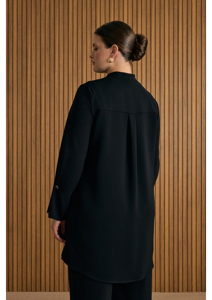 Kol Ucu Metal Koza Logo ve Pili Detaylı Tunik